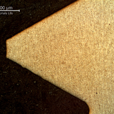Low magnification micrographic image of the stud thread, in the longitudinal section, showing the segregation lines of the steel cut at the thread indicating it was machined.