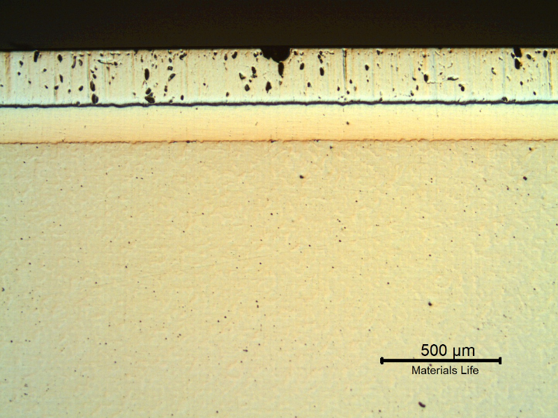 As polished micrographic aspect of the longitudinal section of the cylinder, at the surface, in a region where the damage is in the begining.  It is possible to see that there are two layers at the surface.  A first Ni layer, 300HV average hardness, over the low carbon steel substrate, 200HV average hardness, and a chromium plated layer, 1100HV average hardness and several discontinuities.