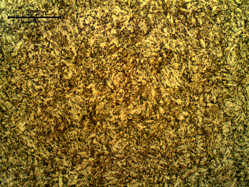 The microstructure of the bolt is martensitic in the center of the thickness. Longitudinal section.