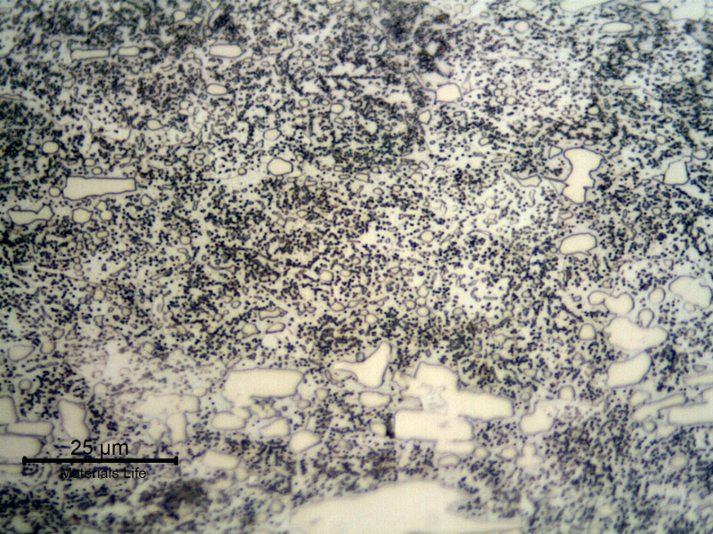 Ferritic structure close to the internal diameter of the cylindrical roller bearing, in the circuferemtial direction, presenting large carbides (not aligned due to the direction of the section) and small round carbides. in this region the fracture presented ductile micromechanisms (dimples) as well as decohesion of large carbides and cleavage facets, typical of overloading of this low toughness material.