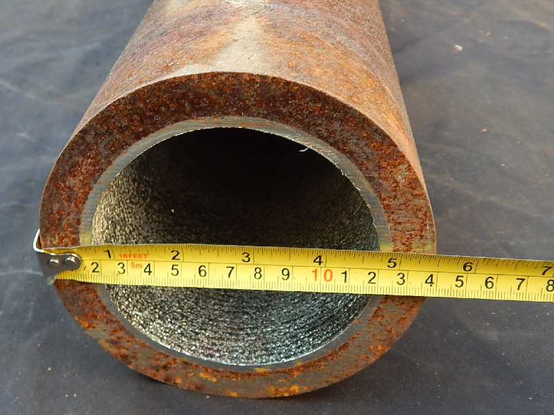 The 4 1/2" nominal diameter seamless pipe  internally overlaid with Alloy 625. This pipe corresponds to a 90° curve. The overlaid pipe was heat treated before and after bending.  The final quenching and tempering heat treatment was conducted to meet API 5L X70 properties.