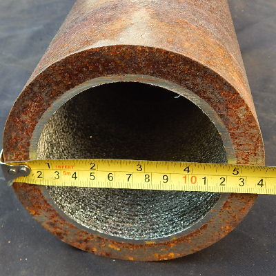 The 4 1/2" nominal diameter seamless pipe  internally overlaid with Alloy 625. This pipe corresponds to a 90° curve. The overlaid pipe was heat treated before and after bending.  The final quenching and tempering heat treatment was conducted to meet API 5L X70 properties.