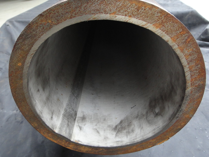 The 6 1/2" nominal diameter longitudinal seam welded pipe is internally cladded with Alloy 625. The pipe was manufactured by forming a cladded plate (probably welded by rolling) and welding it longitudinally. The pipe was heat treated (quenched and tempered) after the seam weld.