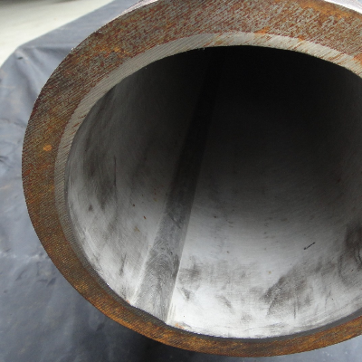 The 6 1/2" nominal diameter longitudinal seam welded pipe is internally cladded with Alloy 625. The pipe was manufactured by forming a cladded plate (probably welded by rolling) and welding it longitudinally. The pipe was heat treated (quenched and tempered) after the seam weld.