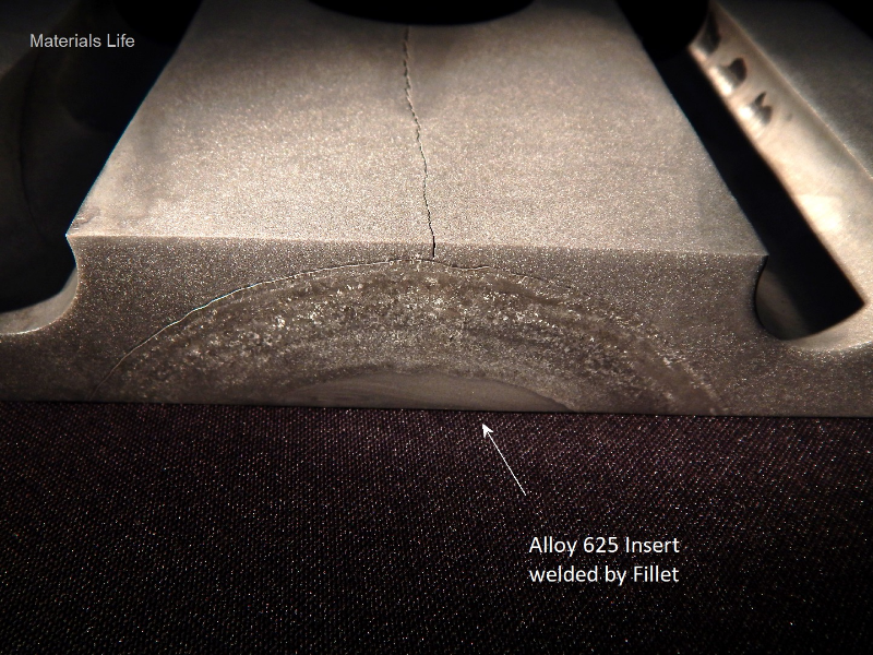 Aspect of the valve body after cutting a slice containg the crack and the welded joint of the body to the insert (fillet weld). The cracking was arrested at the position of this welded joint.