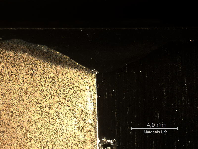 Macrographic detail of the valve at the welded joint of the SDSS body (left side of the figure) to the Alloy 625 insert (right side of the figure), by a fillet weld. The cracking was arrested at the position of this welded joint.