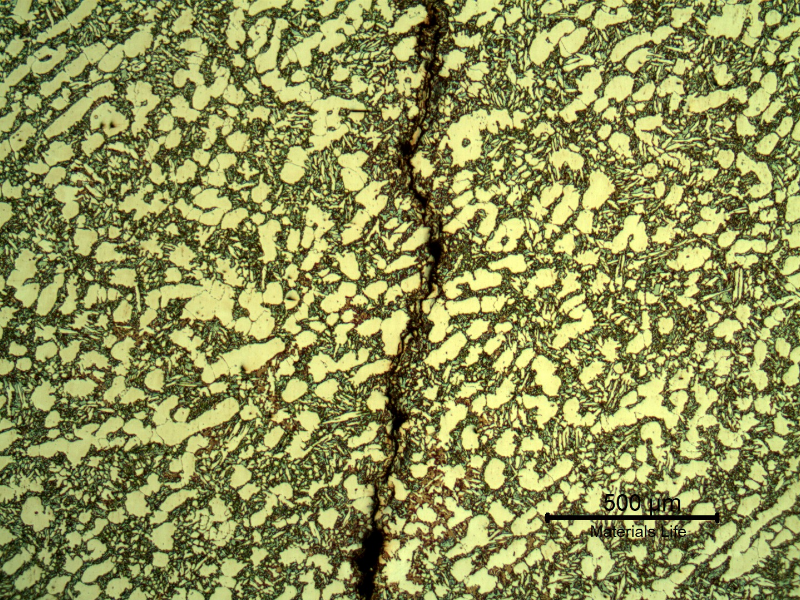 Low magnification micrographic aspect of the cracking. It is brittle, transgranular and associated to the ferritic/sigma phase interfaces.