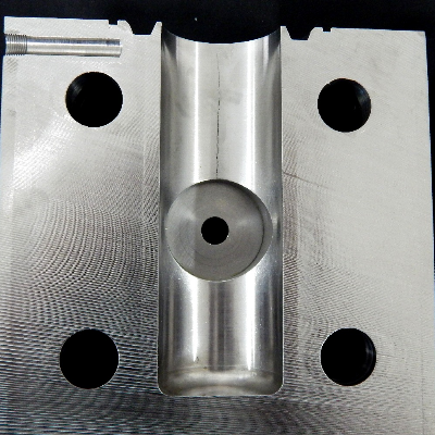 Aspect of a section cut transverse to the center of the body.  The structure of the valve body was not uniform and close to the BX groove body face the structure was more degradated than in the bottom of the body, as it will be presented in the next figures.