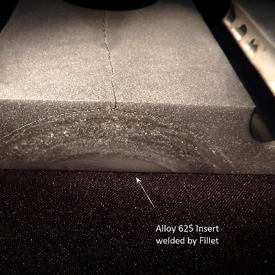 Aspect of the valve body after cutting a slice containg the crack and the welded joint of the body to the insert (fillet weld). The cracking was arrested at the position of this welded joint.