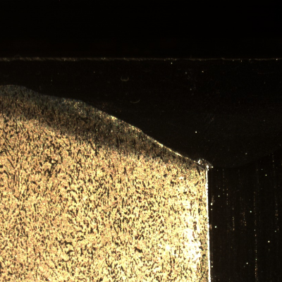 Macrographic detail of the valve at the welded joint of the SDSS body (left side of the figure) to the Alloy 625 insert (right side of the figure), by a fillet weld. The cracking was arrested at the position of this welded joint.