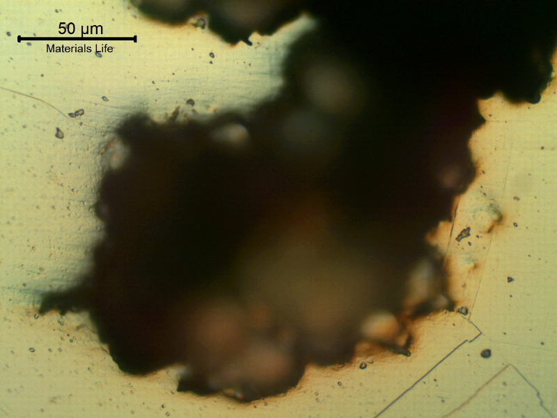 Micrography of the damaged region close to the internal surface, presenting a deep pitting corrosion morphology.