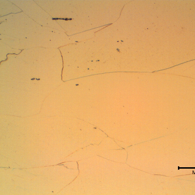Micrographic detail of the longitudinal section of the drill collar, in the center of the thickness, presenting slightly elongated grains of fully austenitic microstructure, cold worked.