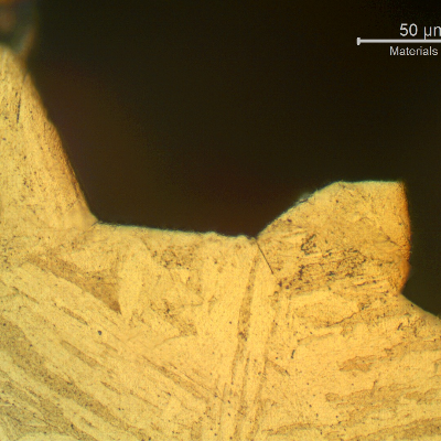 Micrographic detail of the intergranular morphology of the fracture surface, in the starting point of the failure.