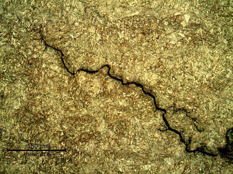 Micrographic detail of the intergranular cracks.