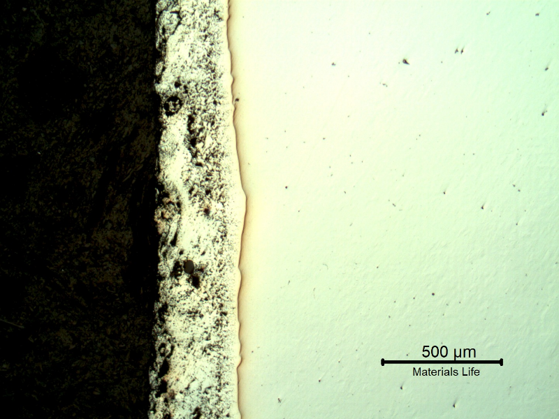 Micrography of the casting at the surface, presenting a zinc layer deposited in a hot dip process. The thickness of the layer is about 0.3mm in this position, that is higher than expected for this process. The steel substrate is not revealed because the etch was light and the zinc layer protects the low aloy steel during the etch.