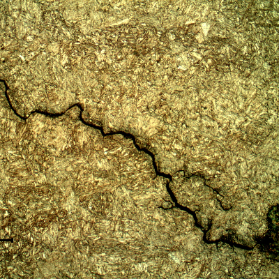 Micrographic detail of the intergranular cracks.