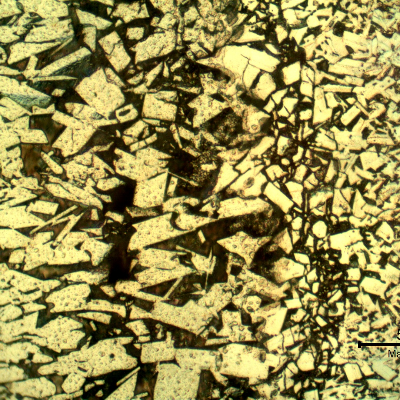 Micrographic detail of the zinc layer at the surface.