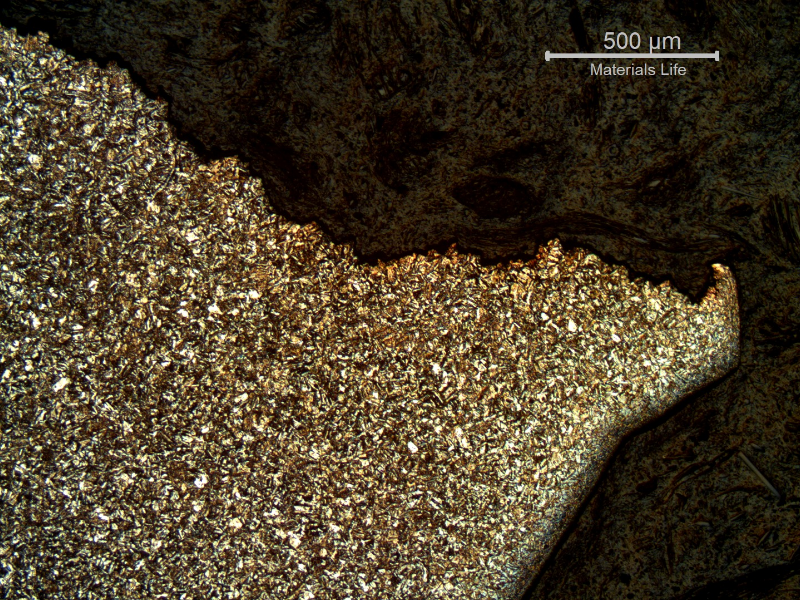 Micrography of a longitudinal section of the bolt in the final fracture position.