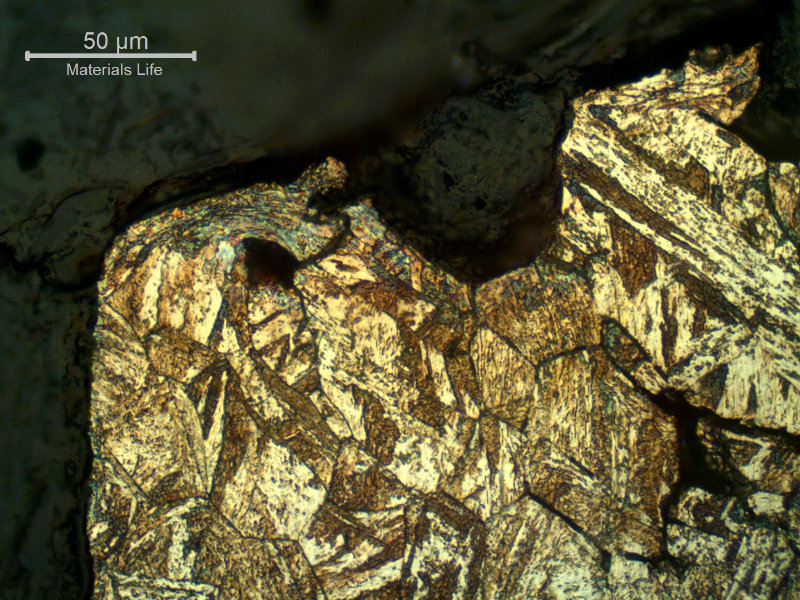 Micrographic detail of the secondary intergranular cracks (in the previous austenite grain boundaries).