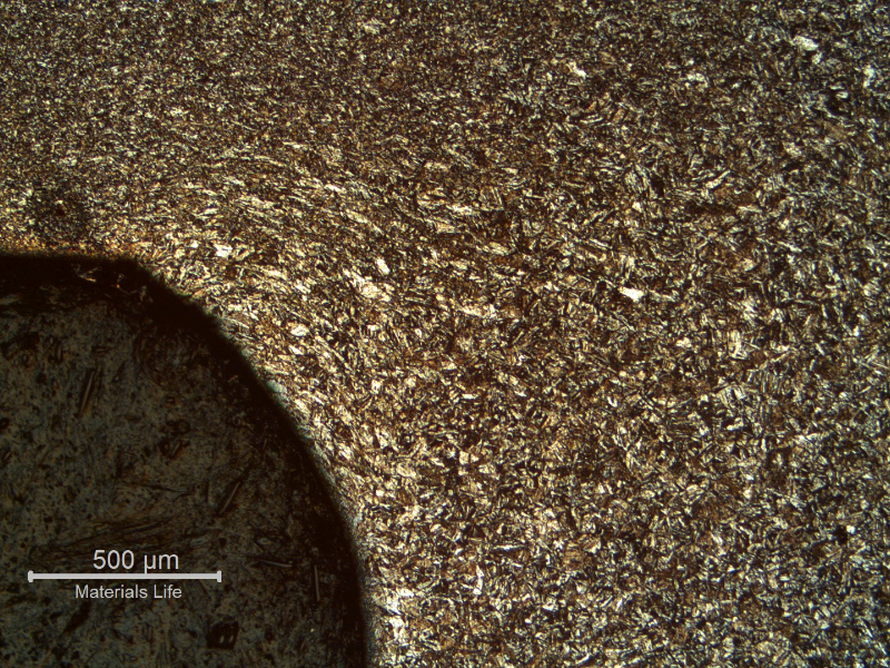 Micrography of a longitudinal section of the non-broken 5/8" bolt, at the transition between the threaded body and the head, showing a variation in the grain size (of the previous austenite) and evidences of a deformed structure at this transition.