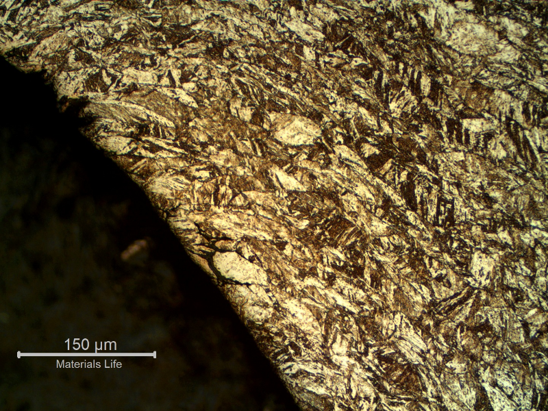 Micrographic detail of the threaded body to bolt heat transition region, showing a variation in the grain size (of the previous austenite) and evidences of a deformed structure .
