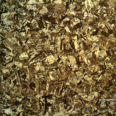 Micrography of a longitudinal section, in the center of a non-broken bolt that operated in the same assembling, presenting an aged martensitic structure, similar to the broken bolt.