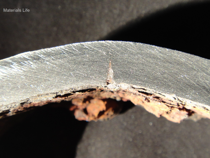 Detail of the transverse section of the 4" pipe at the longitudinal seam weld where it is not leaking yet, showing that the damage is not a crack but a localized dissolution, or localized corrosion or preferential dissolution at the autogenous seam weld.  The thickness of the pipe is 8 mm and there are no evidences of general corrosion or pitting.