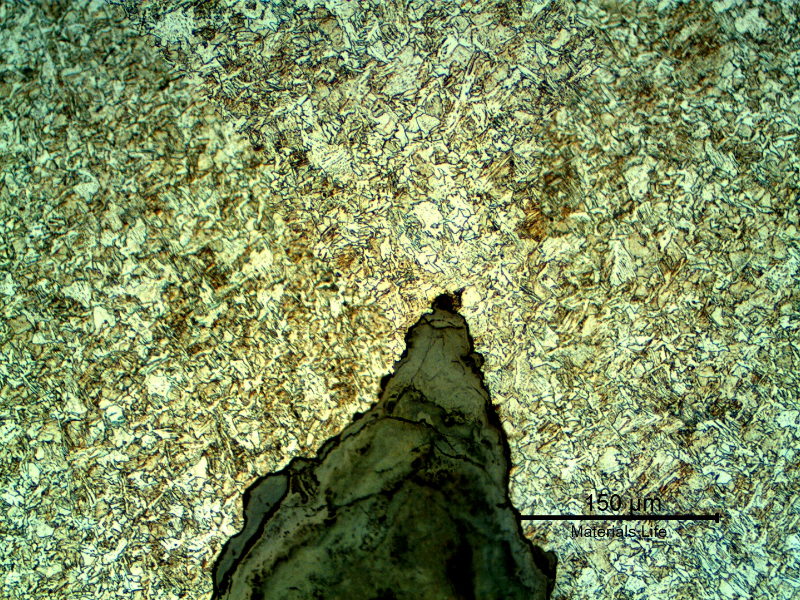 Micrographic detail of the autogenous seam weld. The localized dissolution occurrs exactly at the weld metal that presents a bainitic structure of average hardness about 230HV, compared to the heat affected zone presenting average of 202 HV and the base metal presenting average of 180HV.