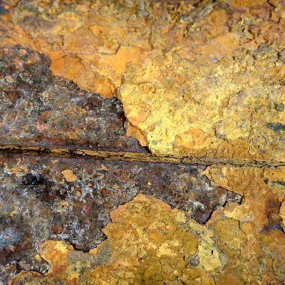 Aspect of the internal surface of the pipe after cutting, showing the colors of the internal deposits and the leaking line associated to the pipe seam.