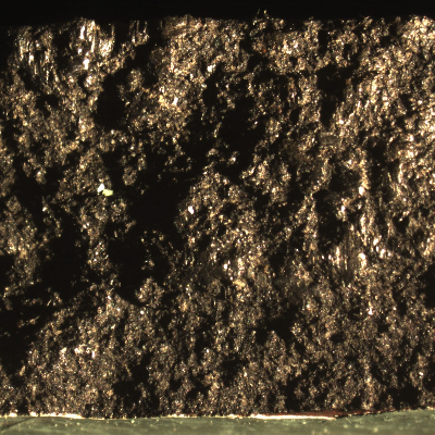 Detailed aspect of the cylinder fracture, the internal surface to the top of the figure and the painted external surface to the bottom of the figure.