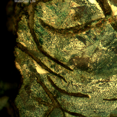 Micrography of the longitudinal section of the cylinder, at the internal diameter, in contact with the treated cooling water, presenting large graphite flakes in a predominatly perlitic matrix. It is important to mention that the flakes are almost interconnecting themelves.
