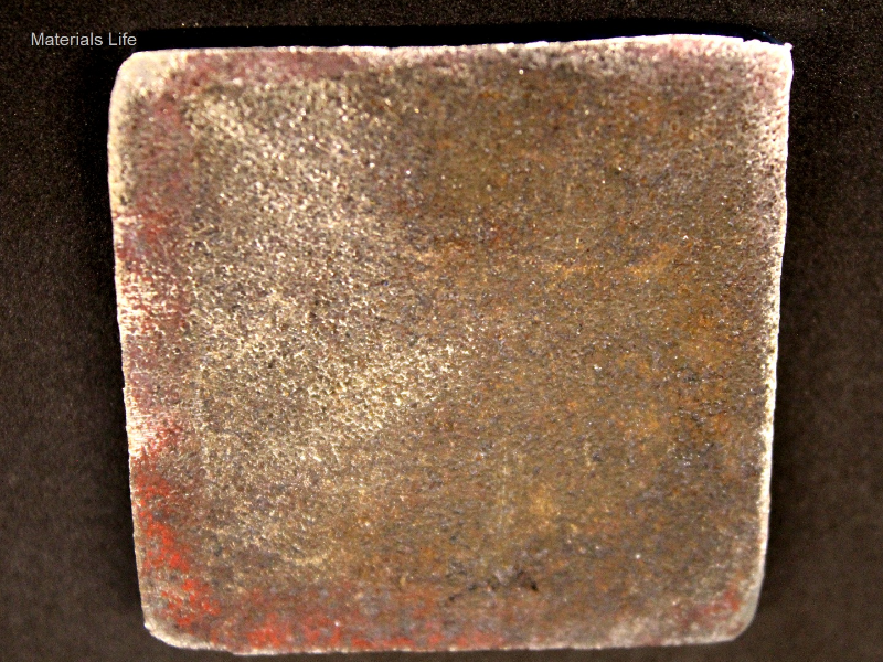Aspect of the 3/8" thick plate, 50 mm x 50 mm, of the AR500 wear resistant steel, in the opposite face of impact with the projectile. The plate did not suffer any macroscopic damage.