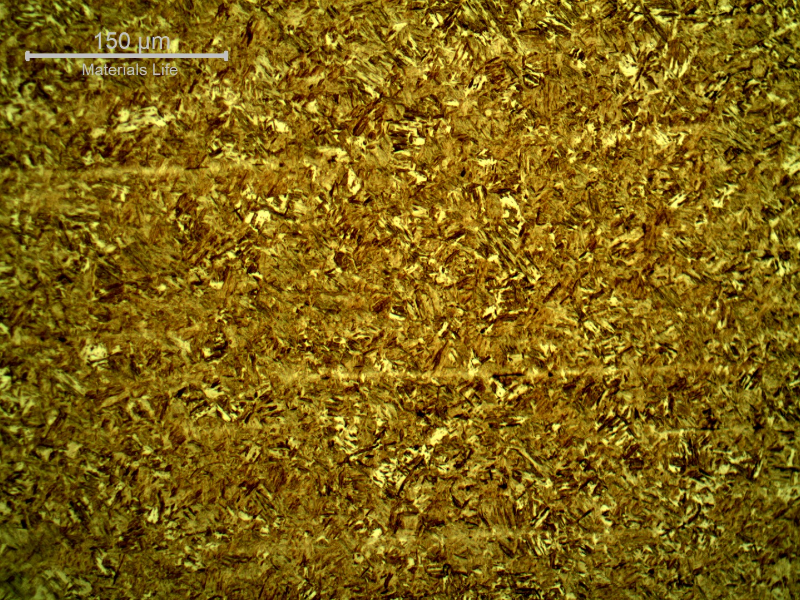 Micrographic detail of the plate in a section, showing a martensitic structure in the middle of the thickness.