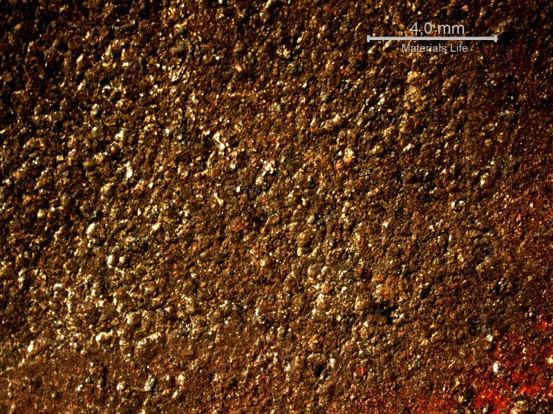 Detail of the opposite side of the plate. No evidence of damage, only small adhesion of the red painting (bottom right part of the figure).