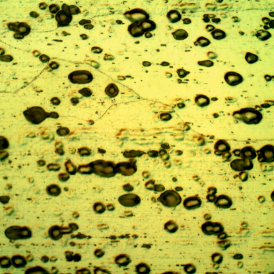 Micrographic detail of the plate in the middle of the thickness. At this magnification it is possible to see the grain boundaries and the black spots are localized etching in aligned particles.