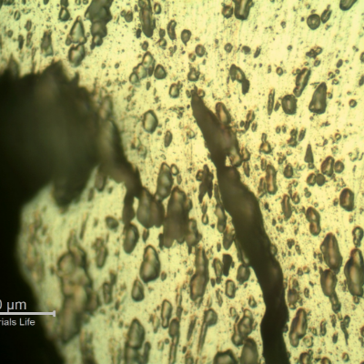 Micrograpic detail of the secondary ductile cracks.