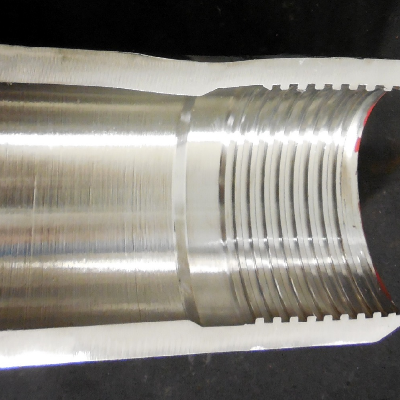 The longitudinal section of the pin shows that it was deformed in a localized position, where the layer was detached, top side of the figure. The pin wall was plastically deformed decreasing the internal diameter.