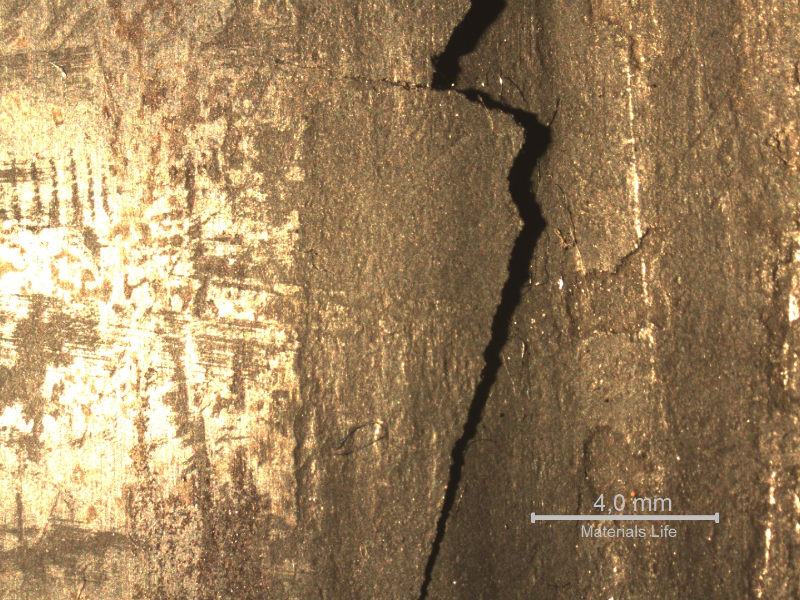 Detail of the external surface of the sleeve where the surface coating was detached, creating a lack of sealing condition.