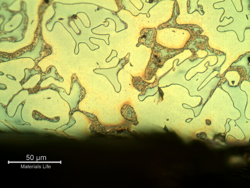 Micrographic detail of the longitudinal section of the cast sleeve at the ID. The microstructure is duplex, austenitic and ferritic. The etch presents different colours for the phases. The yellow is associated to detrimental phases, like sigma, at the ferritic phase (ligh blue) and the white phase is the austenite. No evidences of corrosion. The environment in this position is non corrosive, oil.