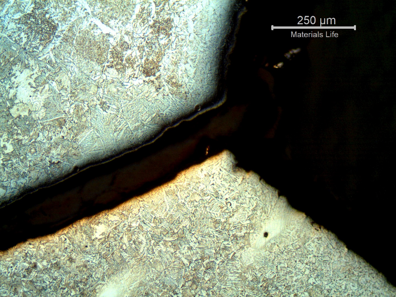 Micrographic detail of the cracking starting point, in the pipe, exactly at the margin of the weld.