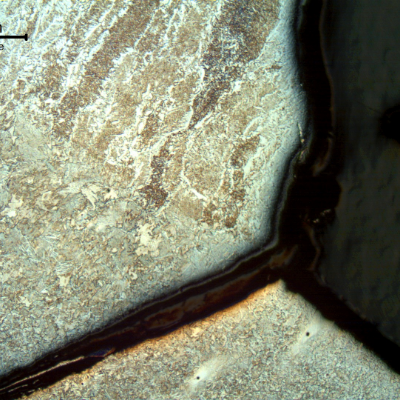 Micrography showing the cracking starting point, in the pipe, exactly at the margin of the weld.