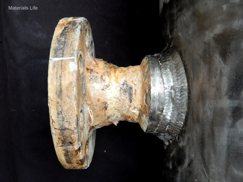 Vertical piping in a corrosive oil producing system of a FPSO.  The line is a nominal diameter 14" sch 10S (pipe thickness about 5 mm) and the flanged branch line is a 2" nominal diameter welded to the main pipe using a weldolet (forged fitting). The fatigue induced cracking occurred longitudinal to the main pipe, originated at the margem of the weld interface with the pipe.