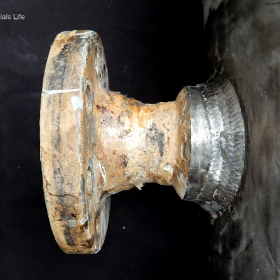 Vertical piping in a corrosive oil producing system of a FPSO.  The line is a nominal diameter 14" sch 10S (pipe thickness about 5 mm) and the flanged branch line is a 2" nominal diameter welded to the main pipe using a weldolet (forged fitting). The fatigue induced cracking occurred longitudinal to the main pipe, originated at the margem of the weld interface with the pipe.