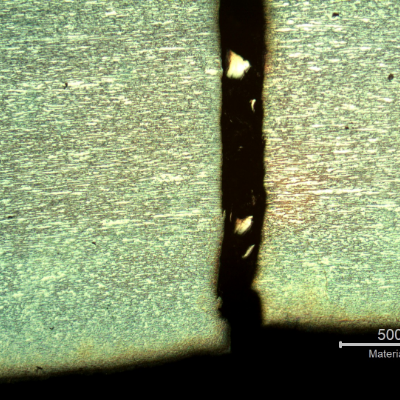 Micrography of the fatigue crack close to the internal wall, where (only) the final through wall rupture is associated to plastic deformation,  as detailed in the next figure.