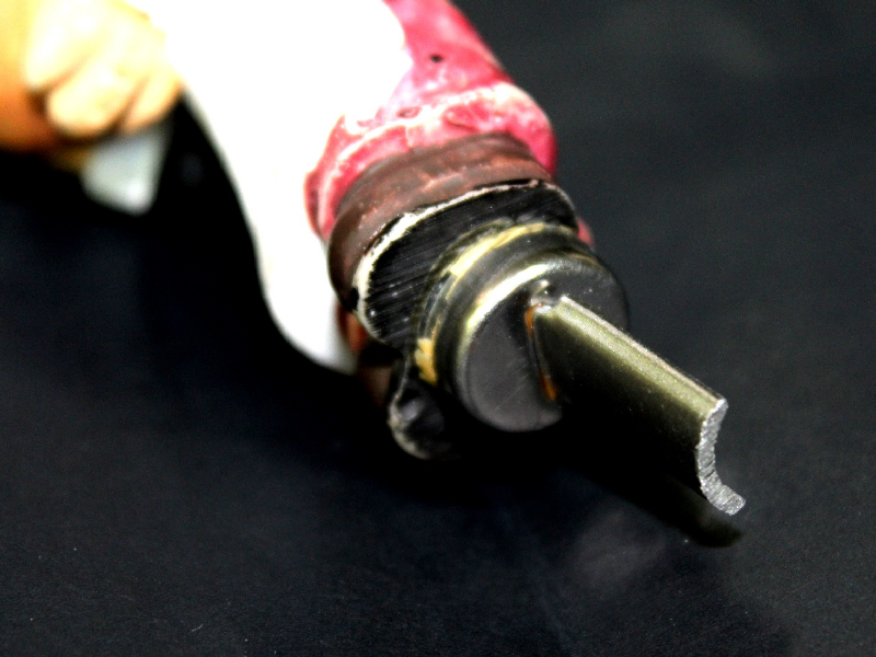 The metallic part of the fork handle is about 9mm wide. It was cut in a transverse section and the profile is shown in this figure. The thickness is 1mm and the curvature depth is about 3mm.