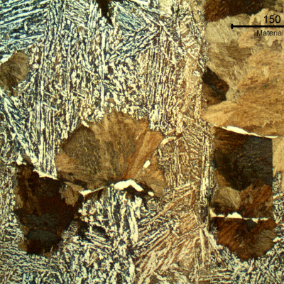 The coarse structure in the center of the shaft thickness is evidenced by free ferrite islands at the previous austenite grains. The presence of a pearlitic structure evidences the slow cool of the material.