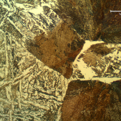 Micrographic detail of the pearlitic structure at the surface of the shaft thickness.