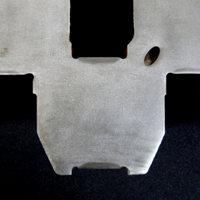 Macrography of a longitudinal section of the crankshaft showing the rod bearing in the center (the rod is 54mm diameter), as well as two main bearings in both lateral sides.  It is possible to see that the surface was heat treated and the hardened layer is about 3mm deep from the surface.