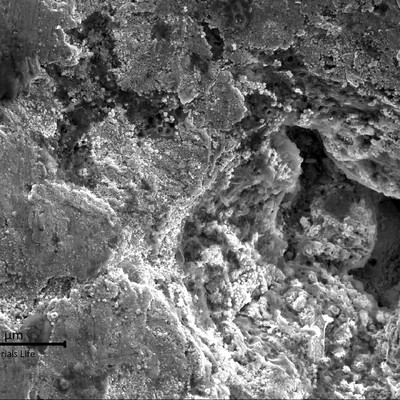 There are some regions in the coaster surface where pores associated to shrinkage is evident.