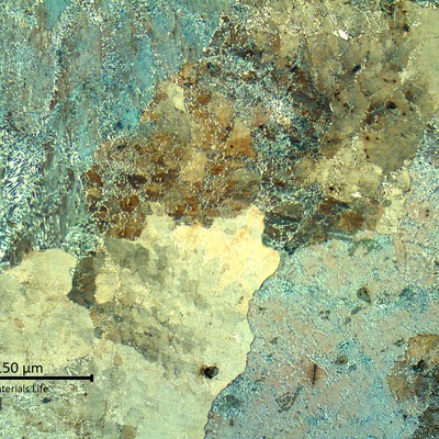 Micrographic aspect of the pearlitic structure at the surface not heat treated, showing a lower grain size than in the center of the thickness.